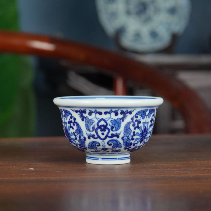 青花缠枝小压手杯